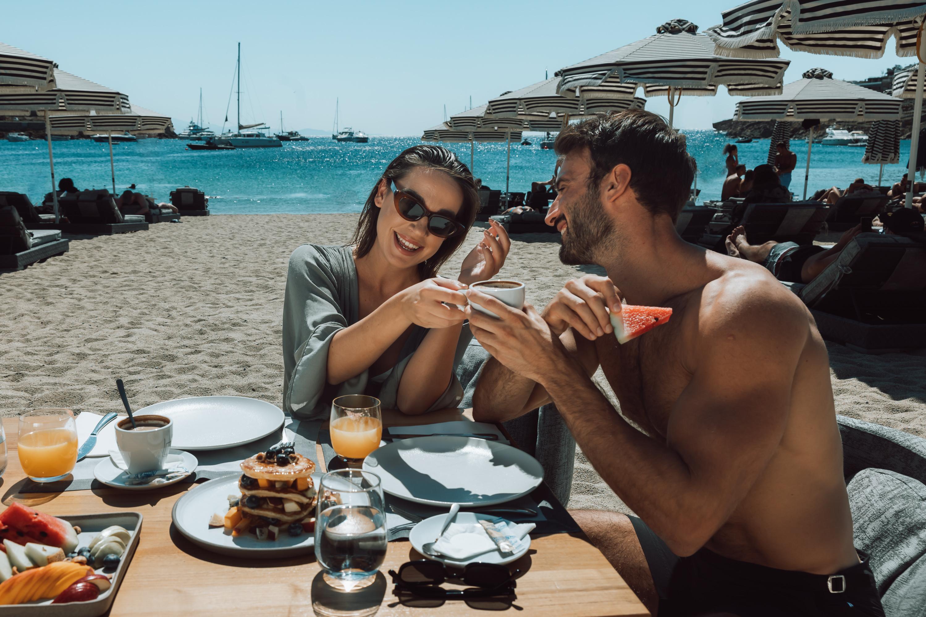 미코노스 암모스 호텔 오르노스 외부 사진 Beach restaurant in Saint-Tropez